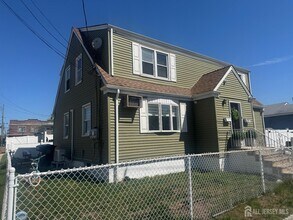 Building Photo - 84 2nd St