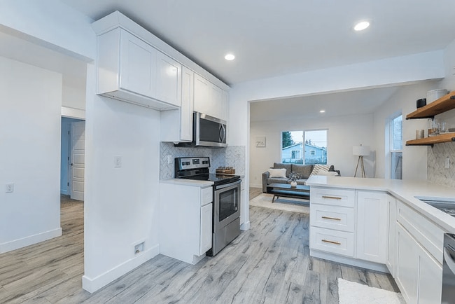 Building Photo - 1018 E 56th St