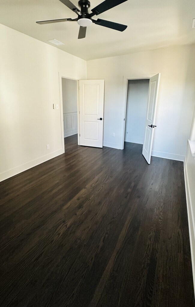 Foto del edificio - 8220 S Eberhart Ave