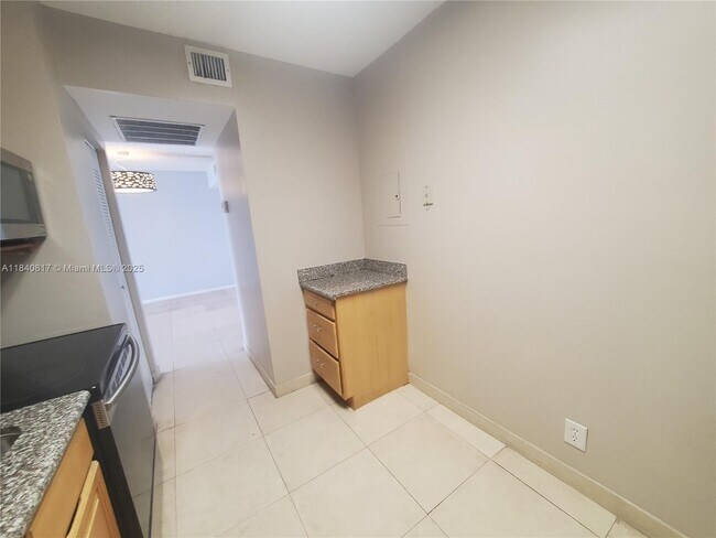 Foto del edificio - 3300 NE 192 St