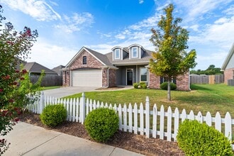 Building Photo - 8912 Wildwood Way
