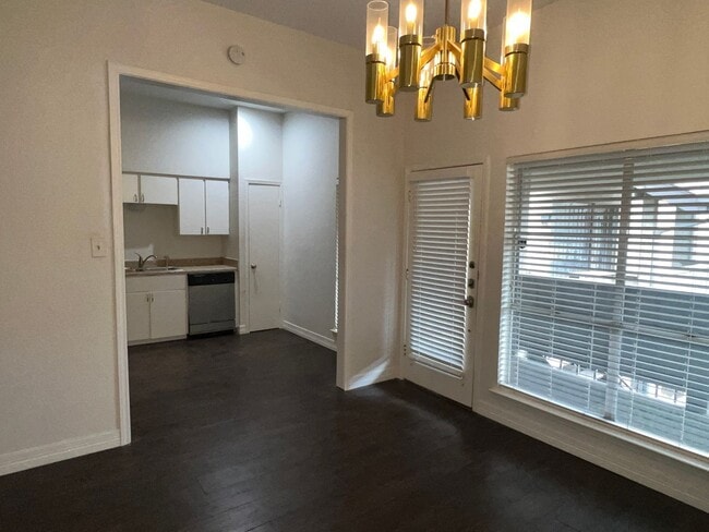 Building Photo - High Hollows