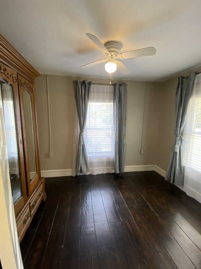 Building Photo - 1204 Elm St