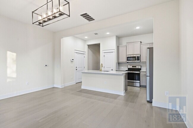 Foto del edificio - 13501 Metric Blvd