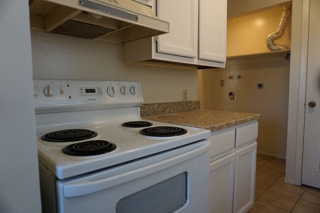 Foto del edificio - 8281 Ivy Dr