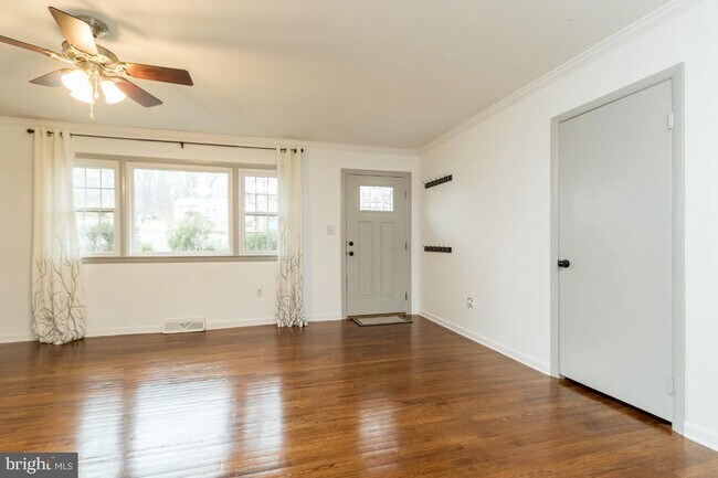 Building Photo - 15913 Smithey Dr