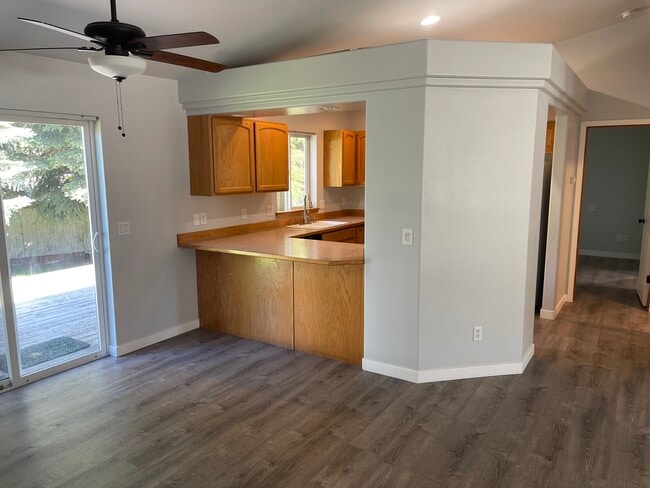 Building Photo - 1635 W Monet Dr