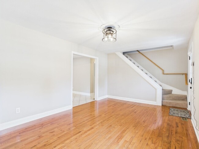 Building Photo - 1310 Devers Rd