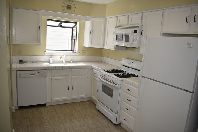 Building Photo - 1083 Santa Ynez Way