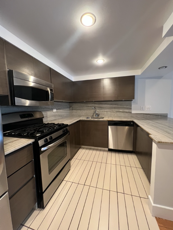 Building Photo - 360 E 65th St