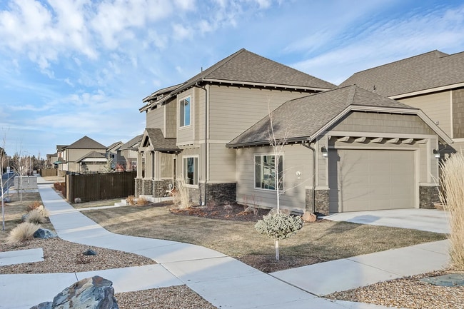 Building Photo - Nearly new 3 bedroom 2.5 bath in Mirada Ne...