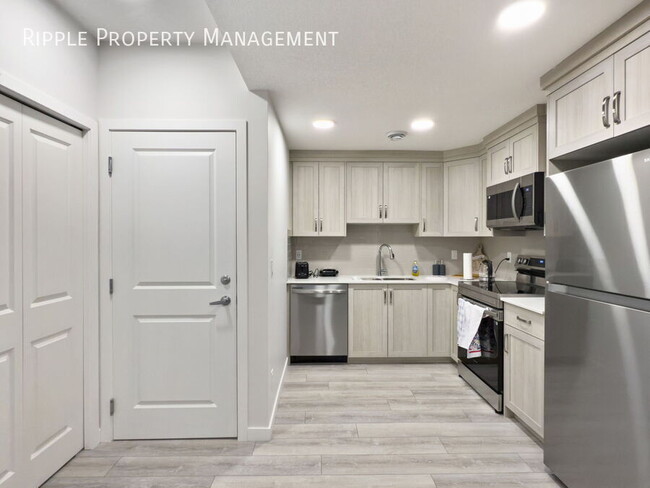 Photo du bâtiment - 50% OFF YOUR FIRST MONTHS RENT! AMAZING 2 ...