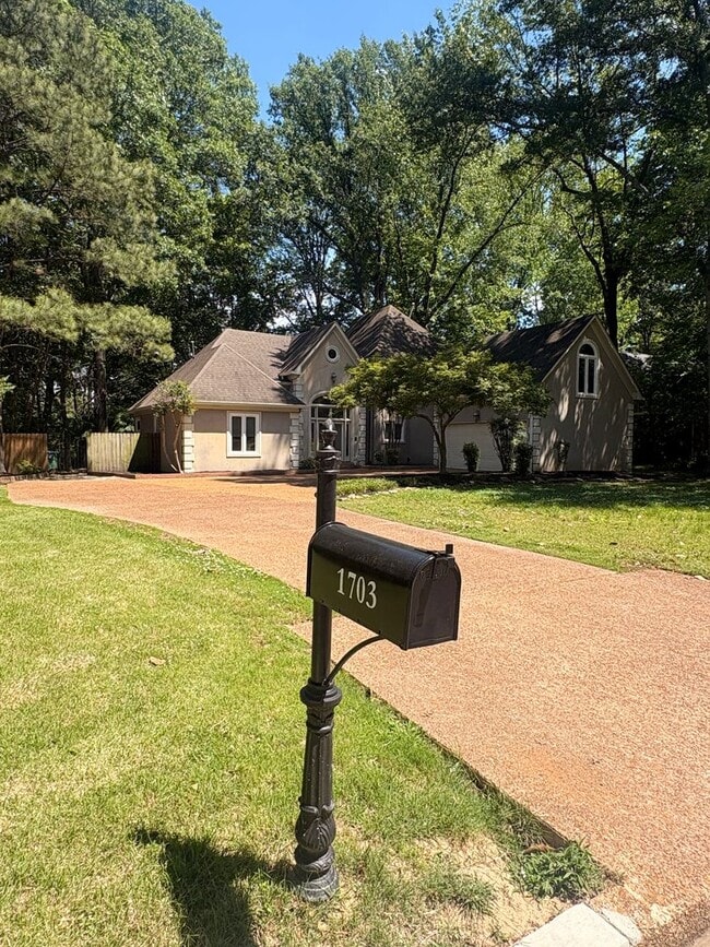 Photo - Newly Painted Germantown Home Minutes Away From Thornwood Market Row. Pets Are Welcome With Owner...