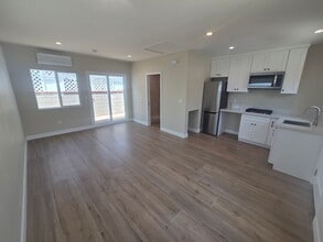 Building Photo - 257 E Edna Pl