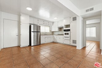 Building Photo - 469 W 19th St