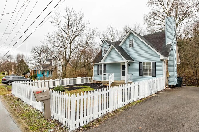 Building Photo - CUTE 3 bed 2 bath, feels like home! w/fenc...
