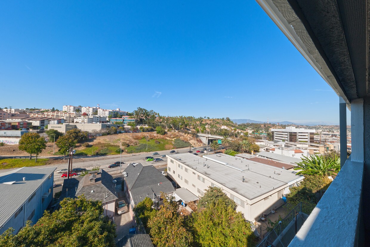 Foto principal - 829 N Bunker Hill Ave