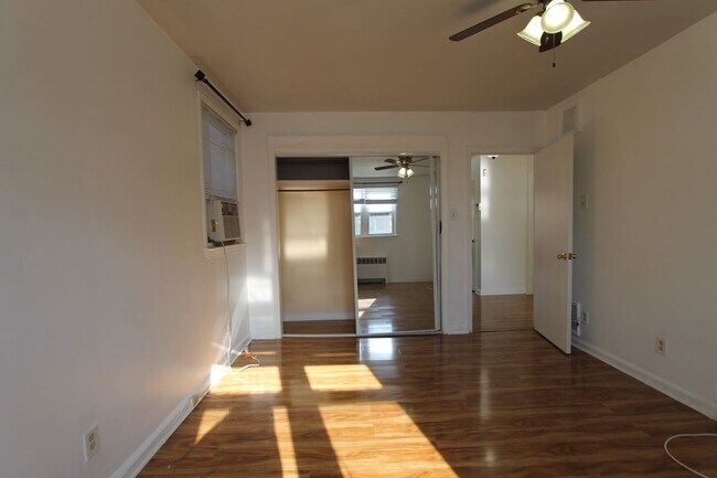 Foto del edificio - 6460 Ardleigh St