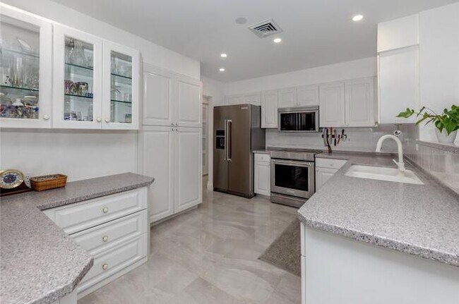 Foto del edificio - 396 Bayshore Dr