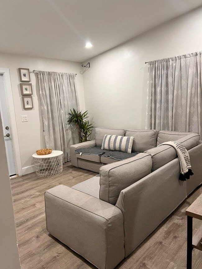 Foto del edificio - 555 NW 15th Ct