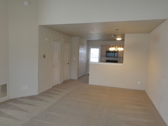 Foto del edificio - 4409-11 Derby Ridge Dr
