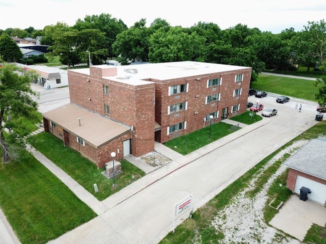 Building Photo - 318 E Main St