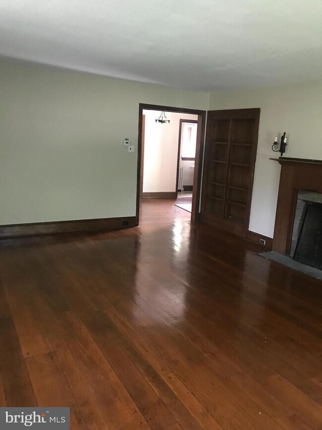 Foto del edificio - 320 Carpenter Ln