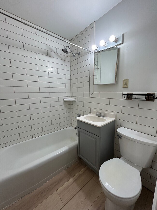 Foto del edificio - 219 E 7th St