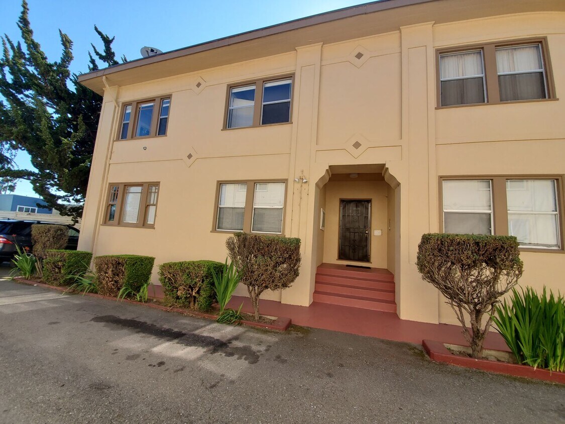 Primary Photo - 4130 Webster St