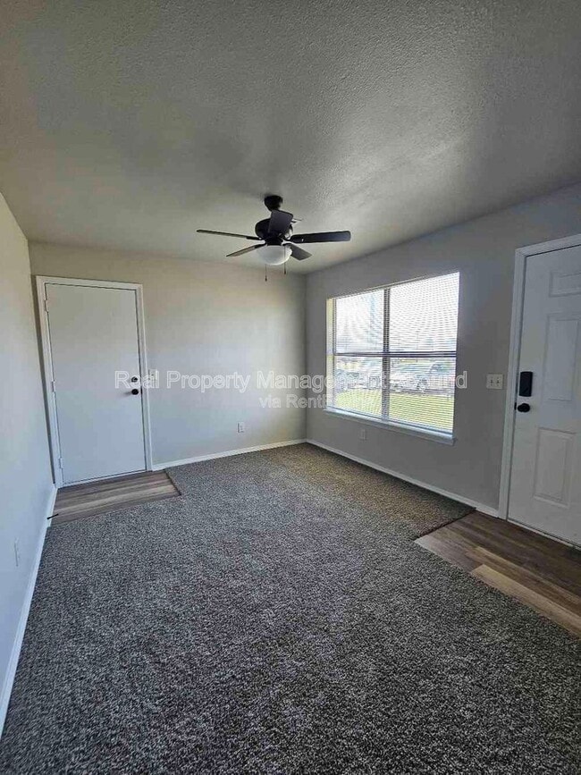 Foto del edificio - 101 E Broadway St