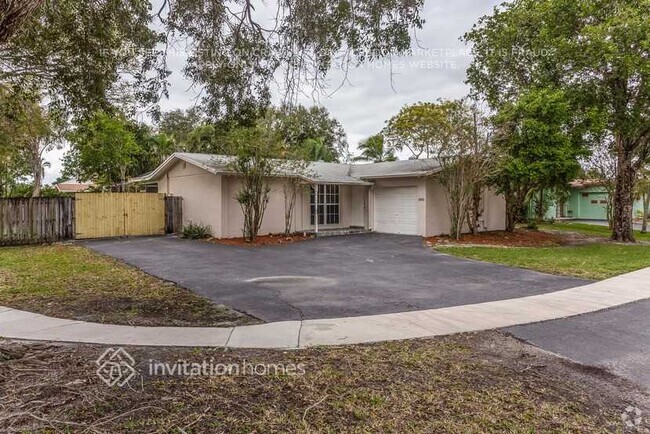 Building Photo - 1000 NW 93rd Terrace