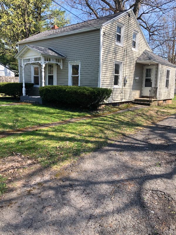 Primary Photo - 206 Balsam St