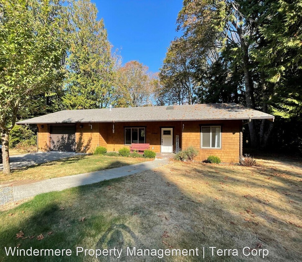 2 br, 1.5 bath House 13455 Gibralter Road House Rental in Anacortes