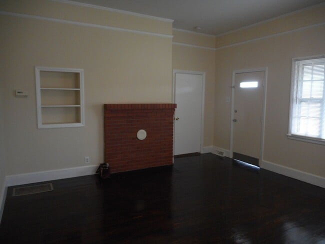 Building Photo - Charming 3-Bedroom, 1 Bathroom Ranch ***RE...