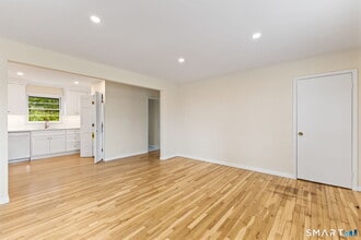 Building Photo - 17 Artic St