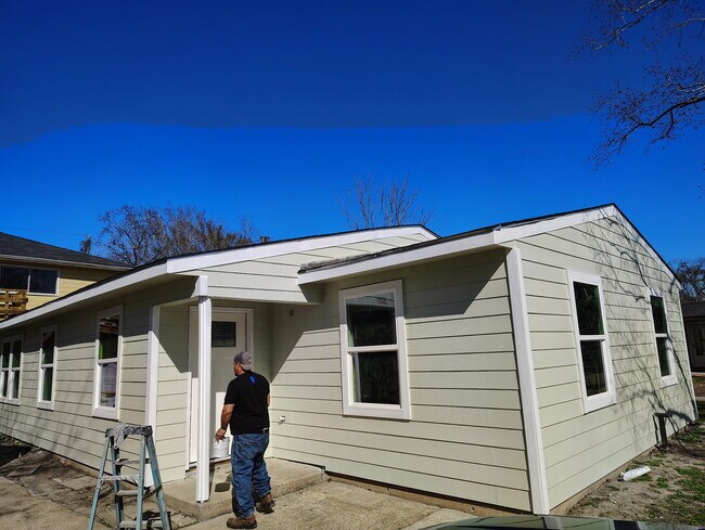 Building Photo - 6603 Narcissus St