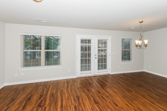 Foto del edificio - 140 Chandler Cir