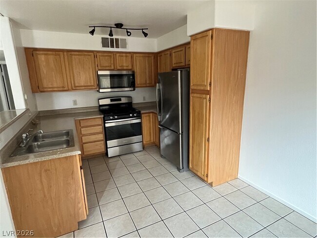 Foto del edificio - 5710 E Tropicana Ave