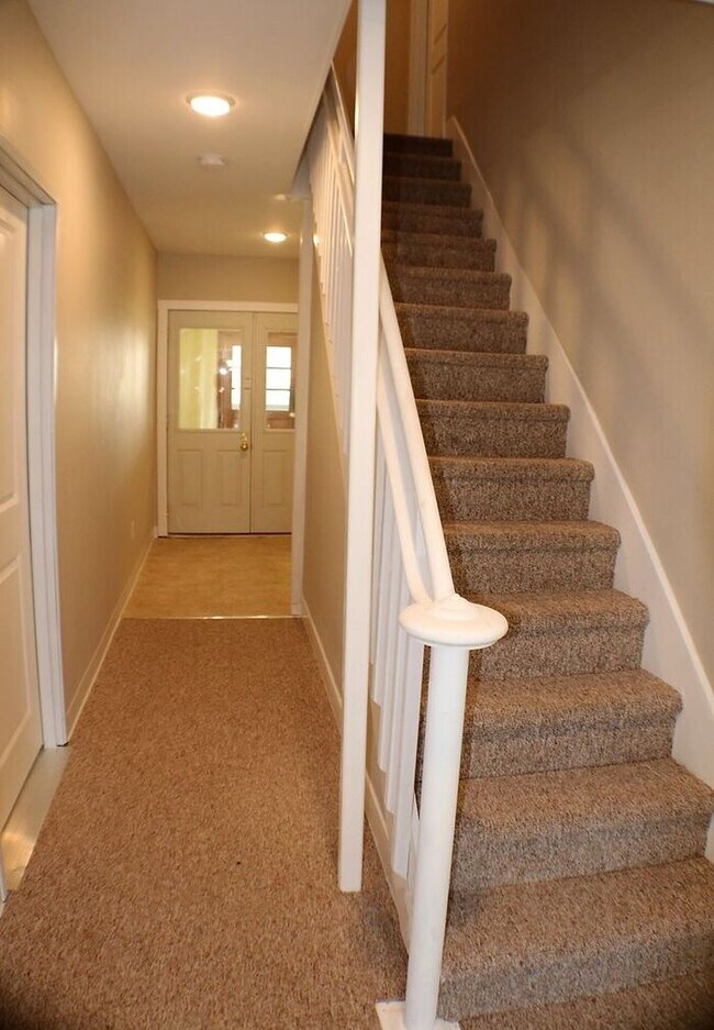 Building Photo - $995 | 1 Bedroom, 1 Bathroom STUDIO Apartm...