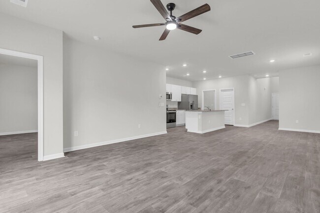 Foto del edificio - ***MOVE-IN SPECIAL*** $500 OFF OF YOUR FIR...