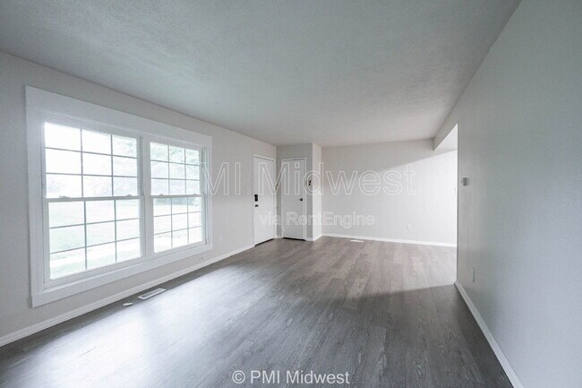 Building Photo - 6920 Chrysler St