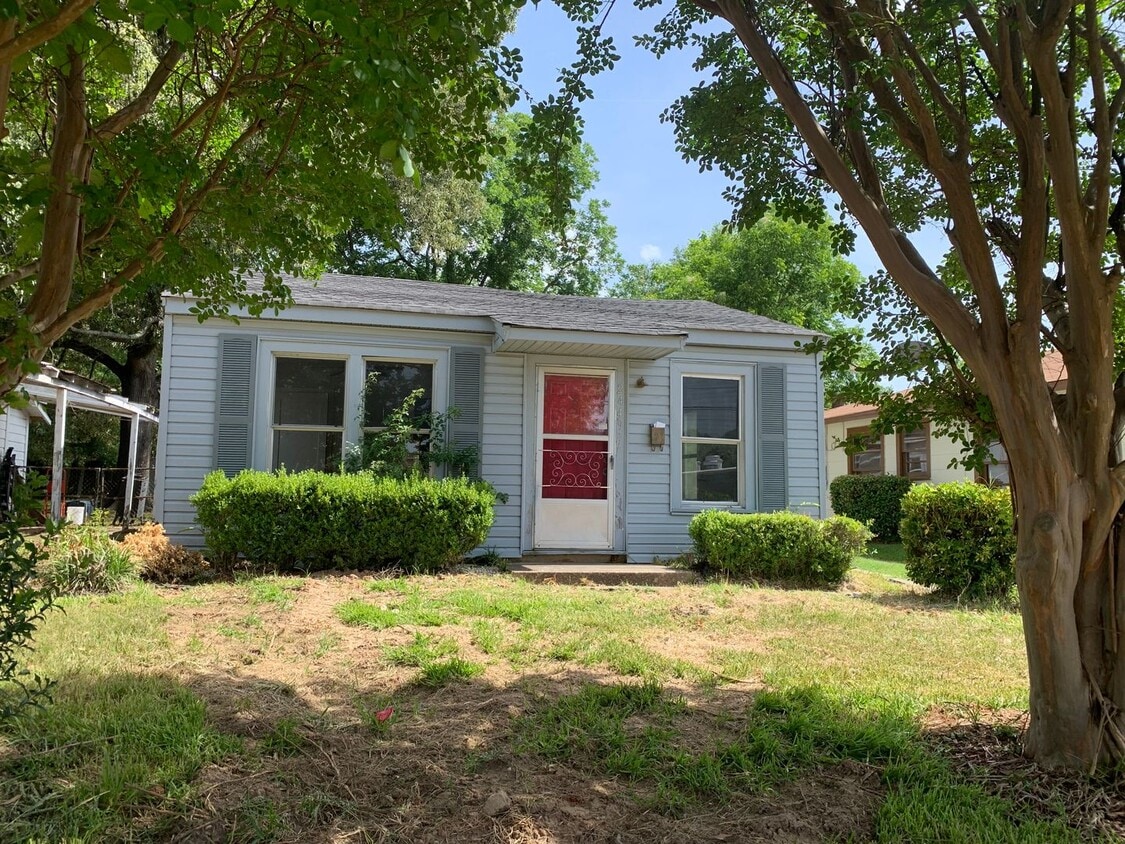 Primary Photo - 2449 Midway St