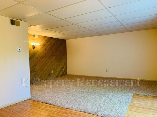 Building Photo - 3208 11th Ave S