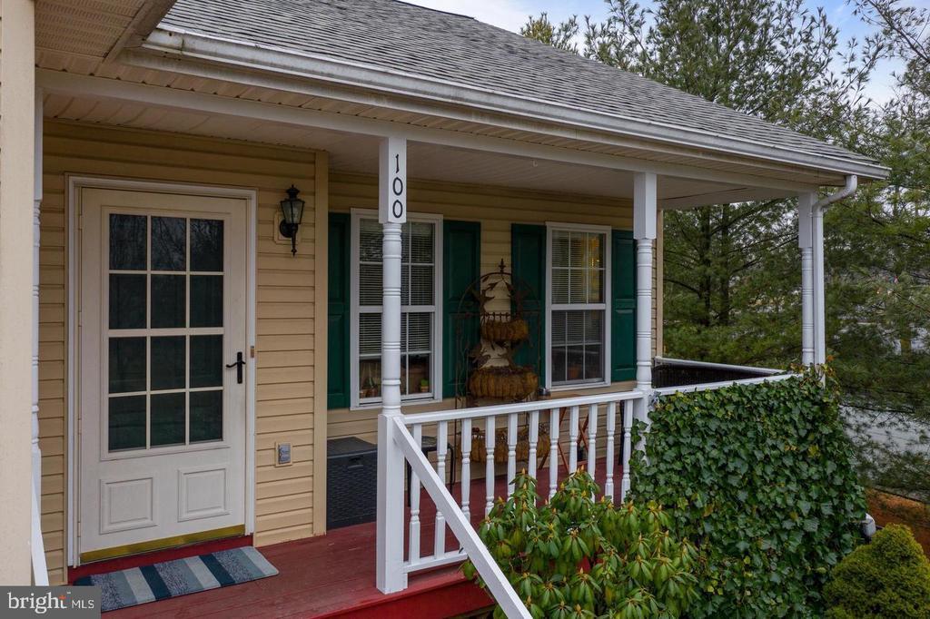 Foto del edificio - 100 Deer Hill Ct