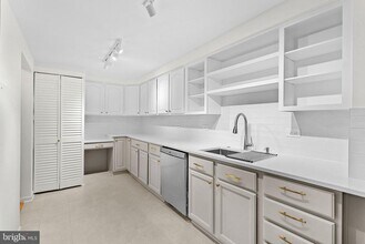 Building Photo - 4601 N Park Ave