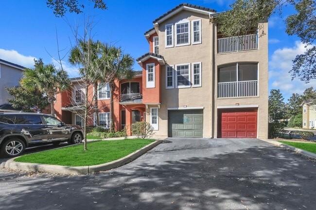 Building Photo - 2 bedroom/ 2.5 bathroom condo next to St Johns Town center!
