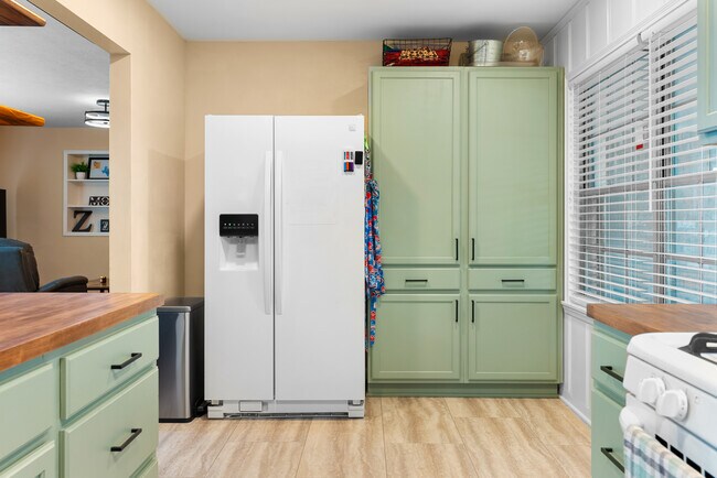 Foto del edificio - 4802 Kinglet St