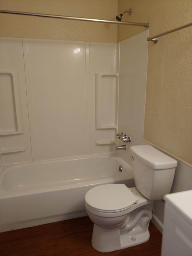 Building Photo - 301 Meadow Dr