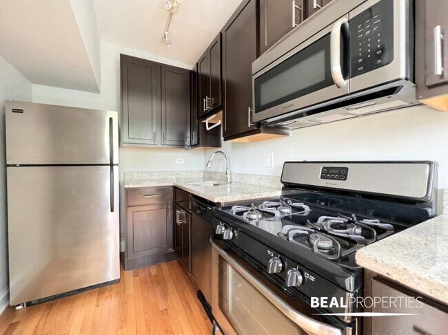 Foto del edificio - 0 bedroom in CHICAGO IL 60640
