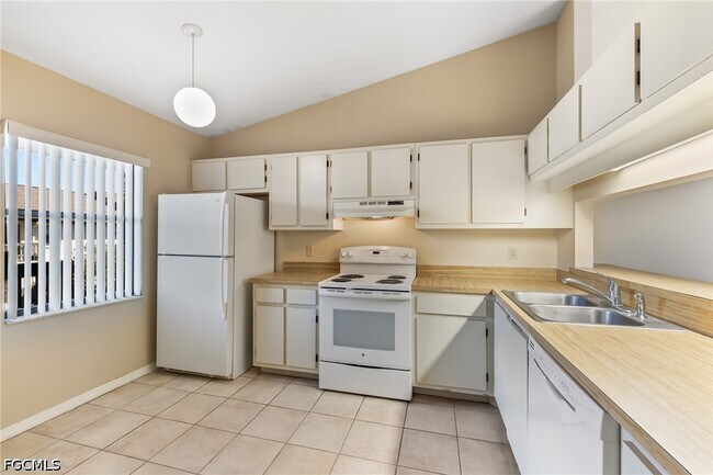 Foto del edificio - 9305 Lake Park Dr